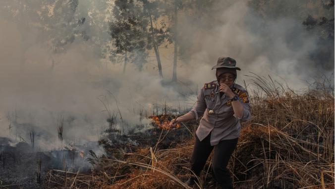 Indonesian firefighters try to extinguish peatland at Rumbai Pesisir Village in Pekanbaru, Riau Province
